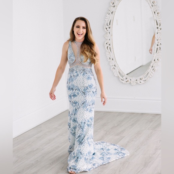 Full length Blue floral gown Size 2 - Picture 4 of 14